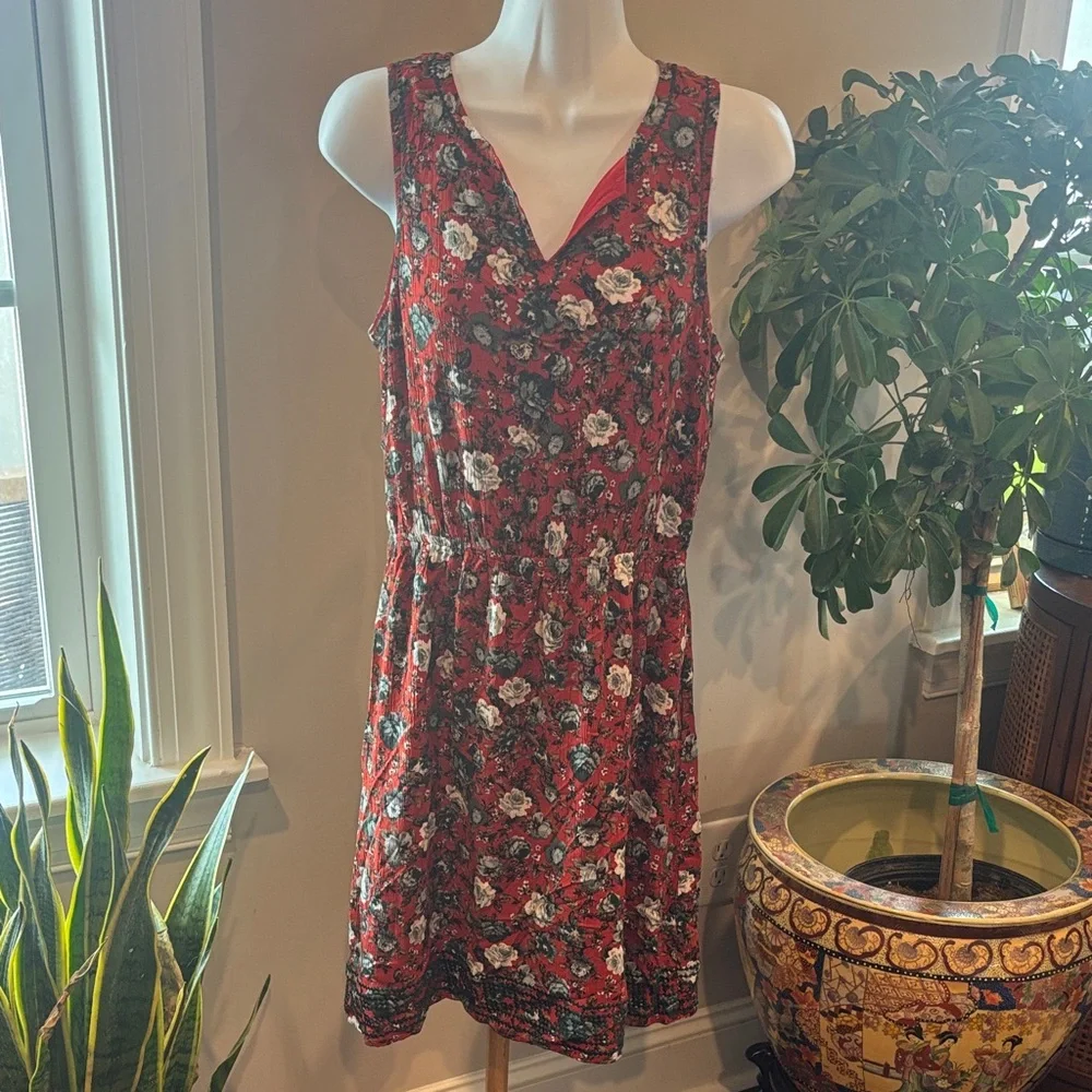 Market & Spruce Red Floral V-Neck Sleeveless Mini Dress